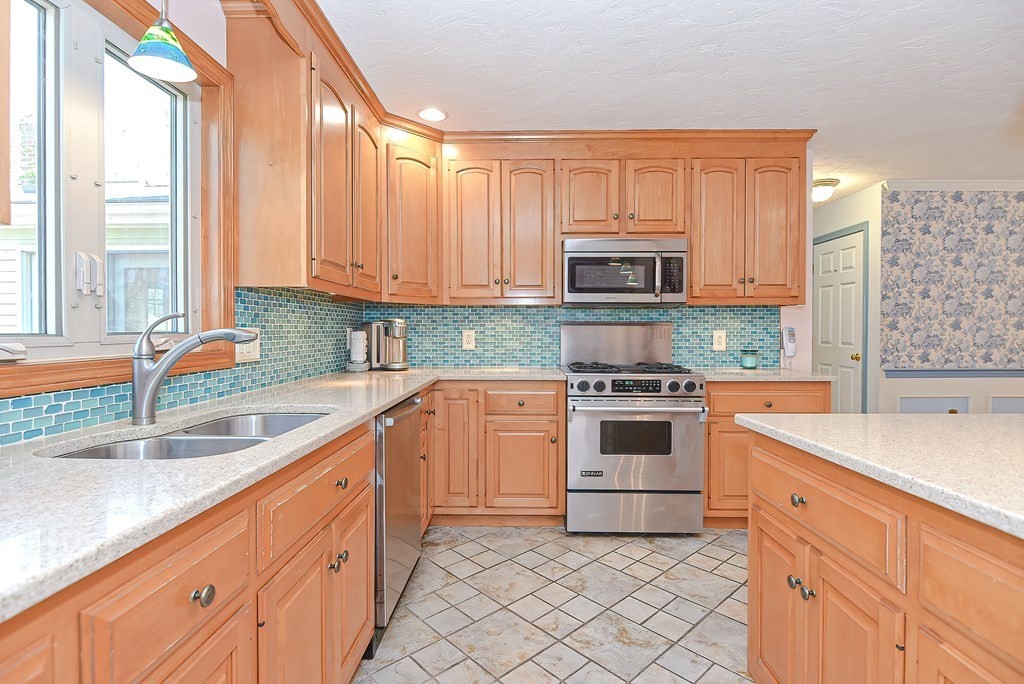 45 Jefferson Road Franklin, MA 02038 - Photo 9 of 42 Gallery Image 9