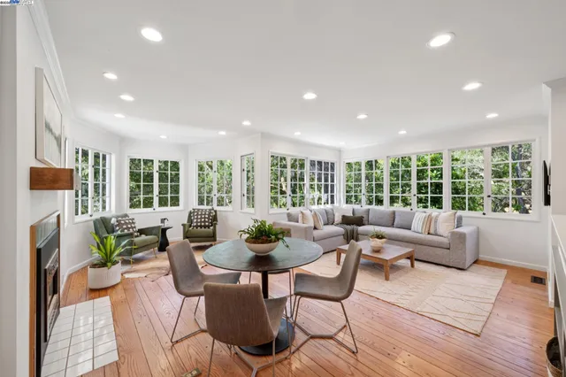 a table and chairs in front of a house
