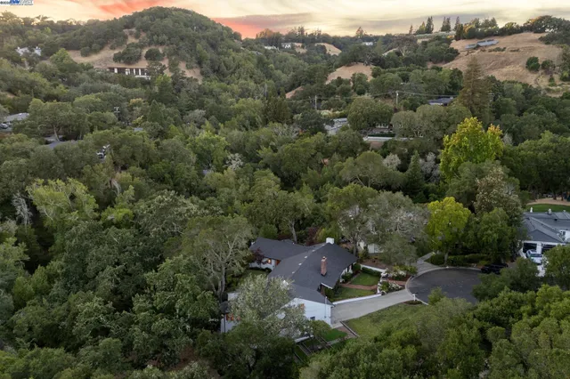 $2,695,000 | 11 Crane Court, Orinda, CA 94563