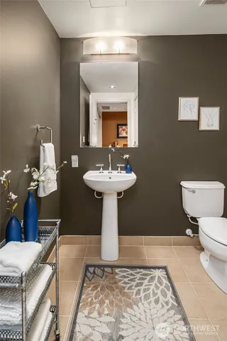 $888,000 | 10610 Northeast 9th Place, Unit 1206, Bellevue, WA 98004