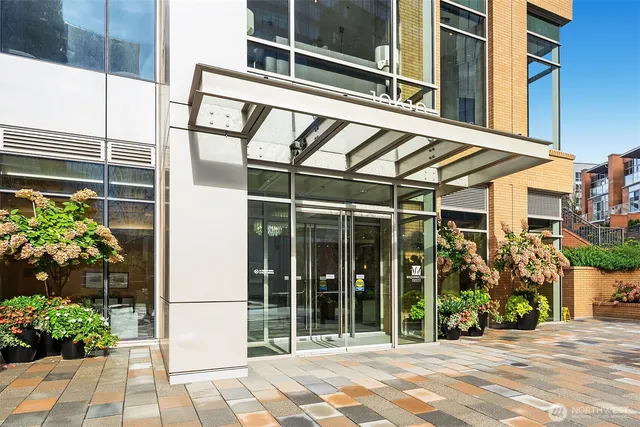 $888,000 | 10610 Northeast 9th Place, Unit 1206, Bellevue, WA 98004