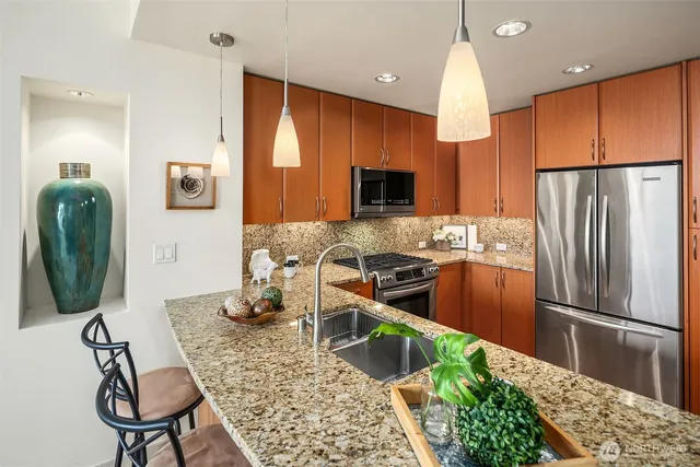 $888,000 | 10610 Northeast 9th Place, Unit 1206, Bellevue, WA 98004