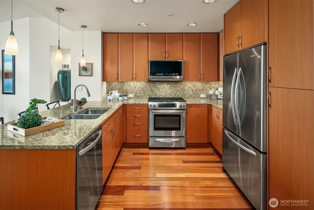 $888,000 | 10610 Northeast 9th Place, Unit 1206, Bellevue, WA 98004