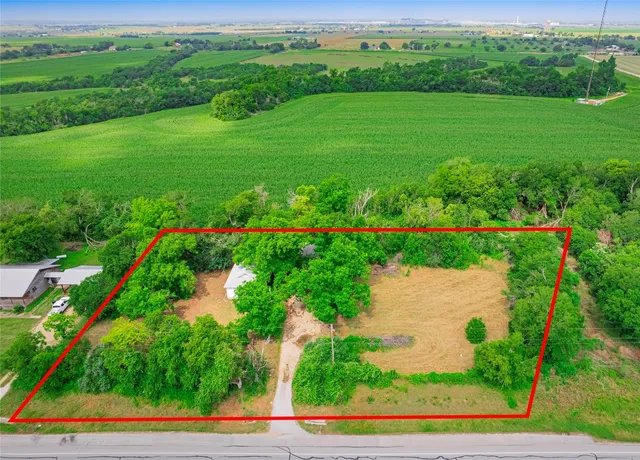 $330,000 | 3104 South Main Street, Taylor, TX 76574