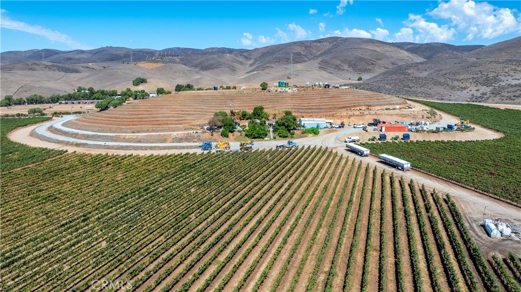 35095 Metz Road Soledad, CA 93960 - Photo 14 of 40 a view of a terrace with a garden