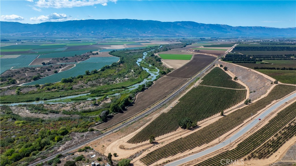 35095 Metz Road Soledad, CA 93960 - Photo 32 of 40 a view of a tennis court