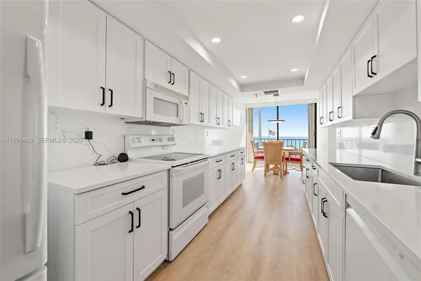 $5,000 | 1300 Florida A1A, Unit 402, Jupiter, FL 33477