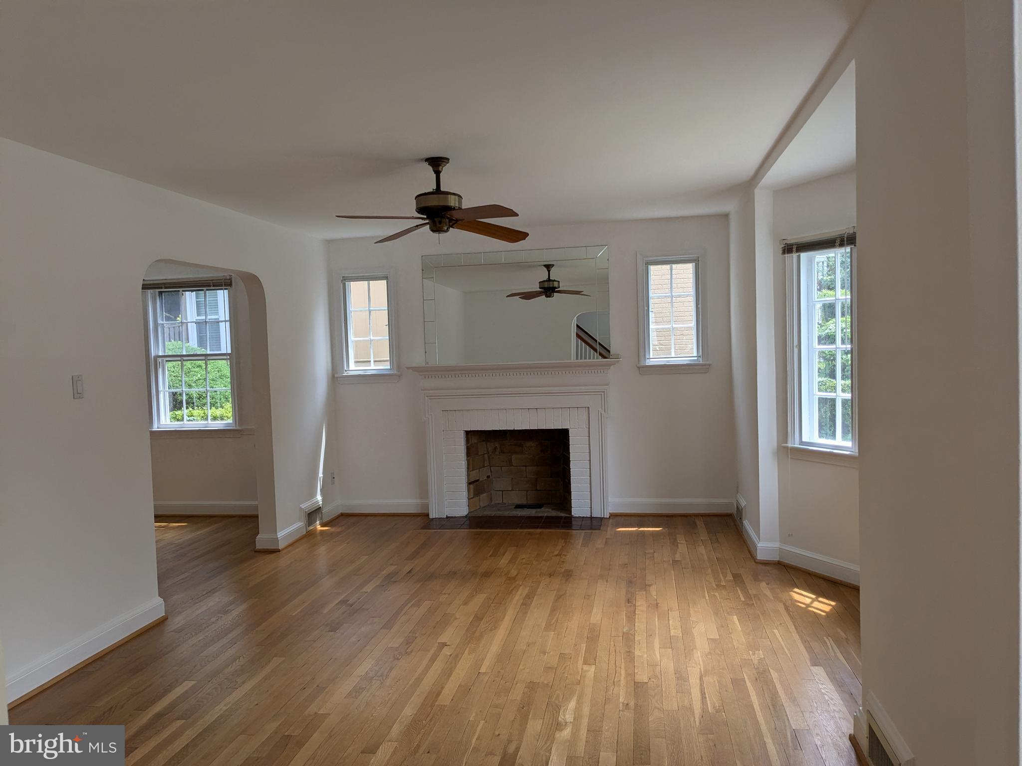 304 Mansfield Road Silver Spring, MD 20910 - Photo 2 of 29