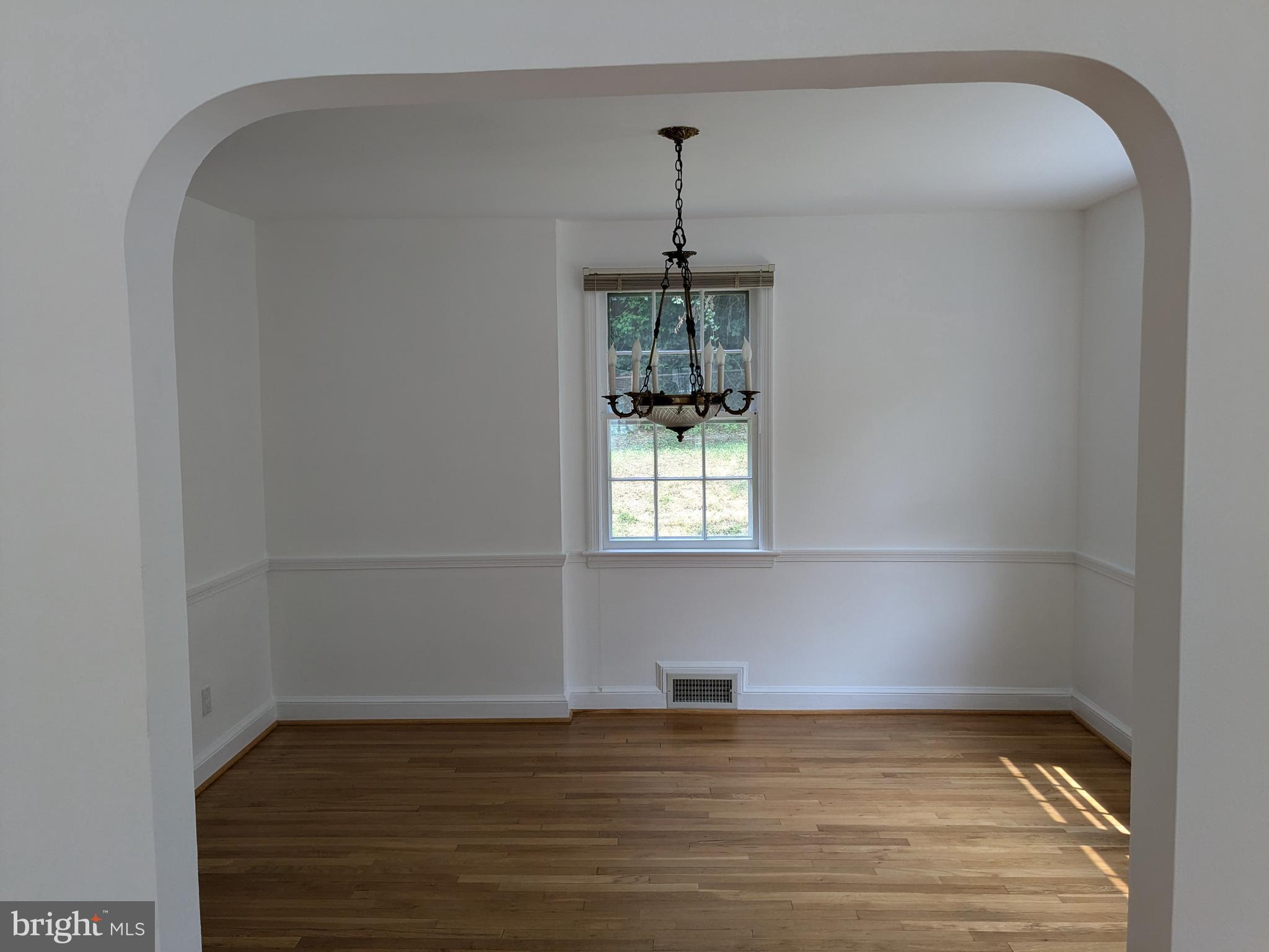 304 Mansfield Road Silver Spring, MD 20910 - Photo 3 of 29