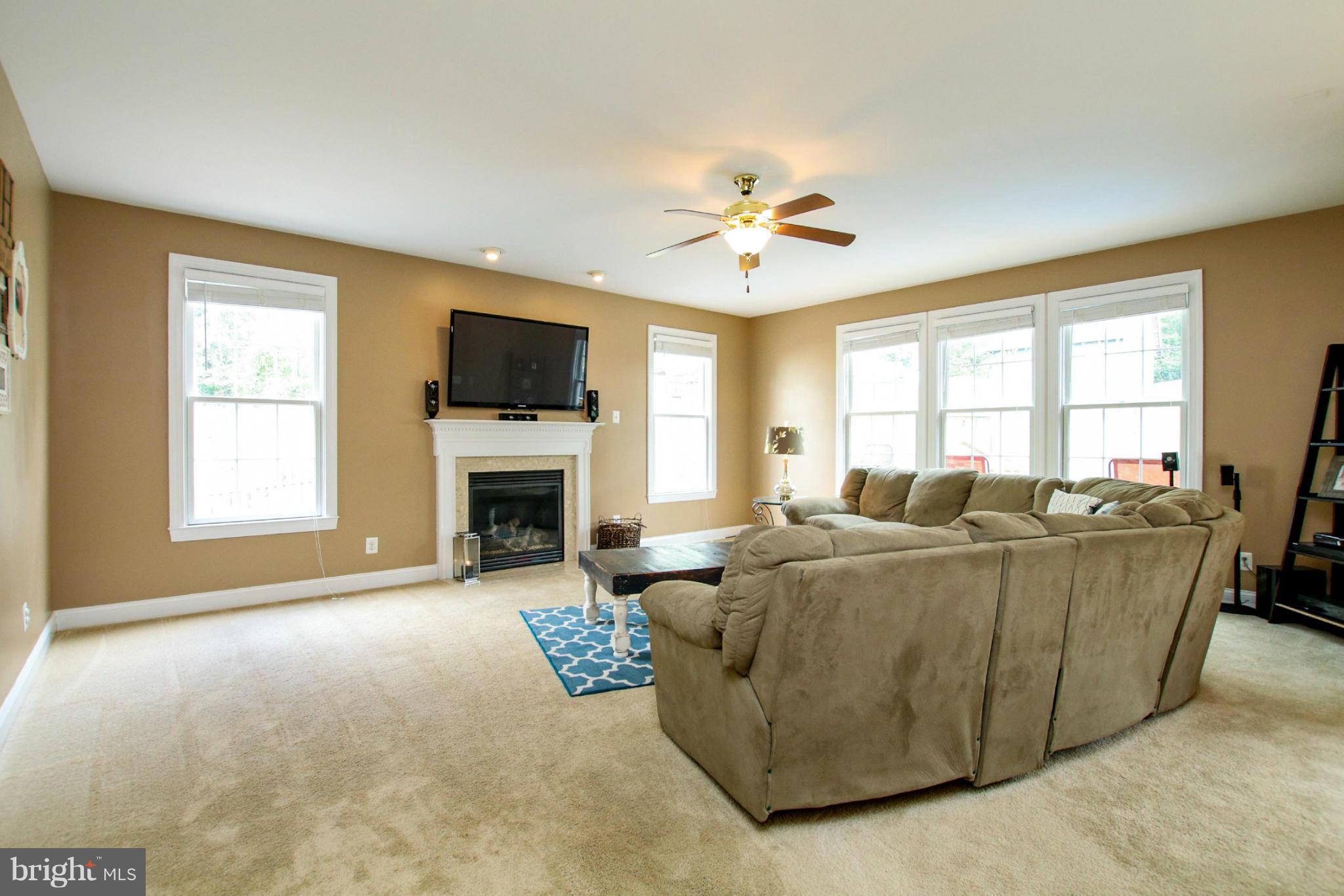 1586 Colony Road Pasadena, MD 21122 - Photo 10 of 30 Family Room