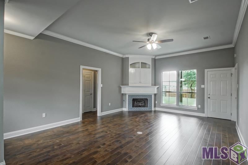 7818 Gothic Drive Baton Rouge, LA 70817 - Photo 4 of 25 Living Room