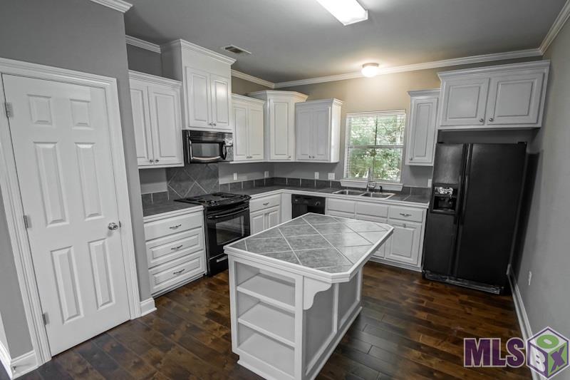 7818 Gothic Drive Baton Rouge, LA 70817 - Photo 9 of 25 Kitchen