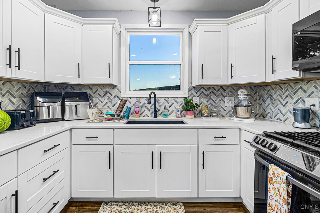 8896 Red Hill Road New Hartford, NY 13413 - Photo 4 of 31