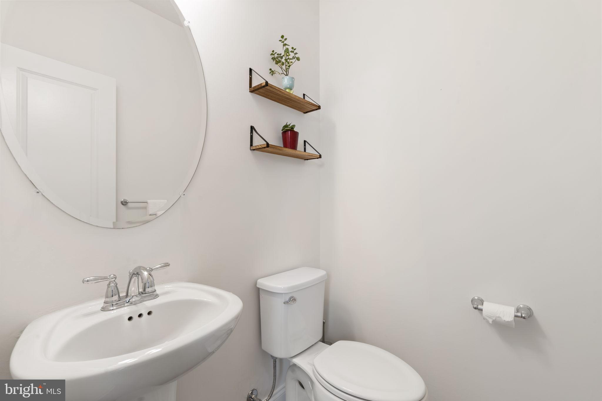 520 Richards Road Kennett Square, PA 19348 - Photo 7 of 43 Hall Bathroom