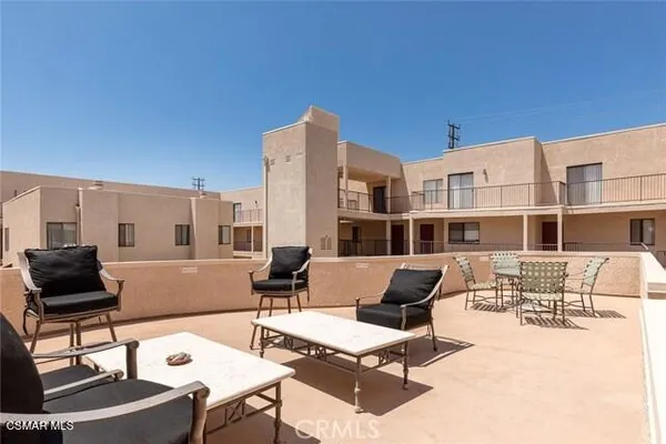 $2,700 | 21040 Parthenia Street, Unit 29, Canoga Park, CA 91304