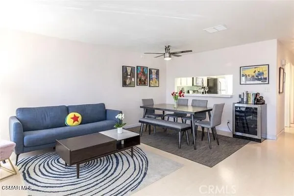 $2,700 | 21040 Parthenia Street, Unit 29, Canoga Park, CA 91304