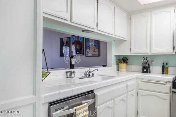 $2,700 | 21040 Parthenia Street, Unit 29, Canoga Park, CA 91304