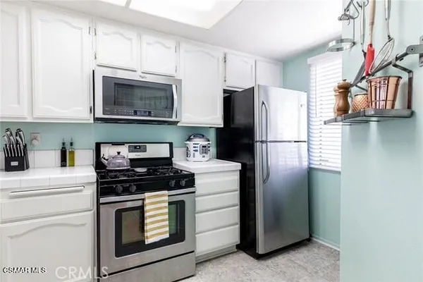 $2,700 | 21040 Parthenia Street, Unit 29, Canoga Park, CA 91304
