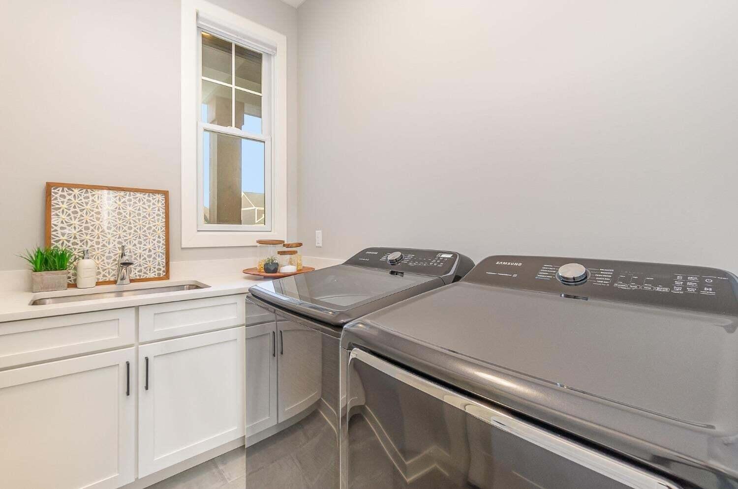 16617 Noble Street Lowell, IN 46356 - Photo 13 of 32 a utility room with dryer and washer