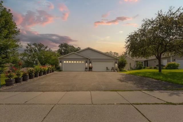 $400,000 | 1011 Poplar Street, Northfield, MN 55057