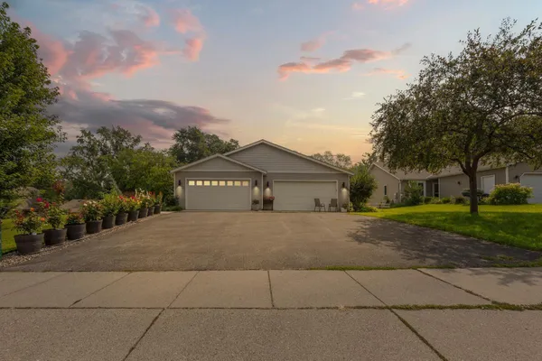 $374,900 | 1011 Poplar Street, Northfield, MN 55057