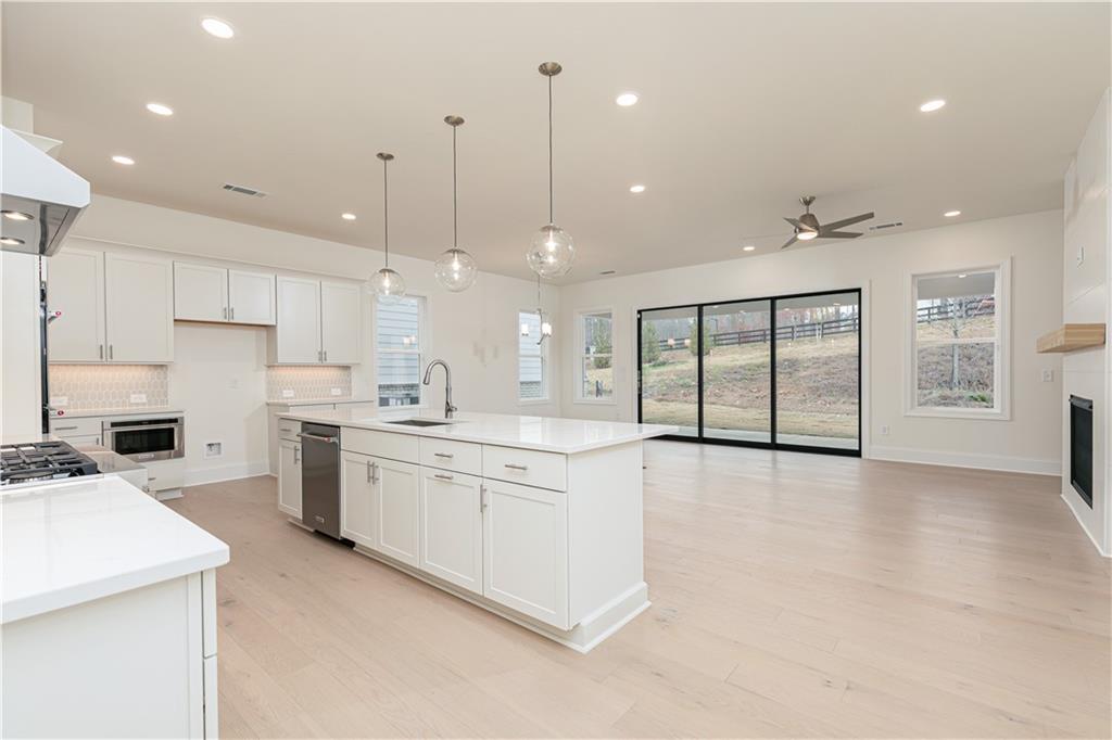 182 Mooney Road Woodstock, GA 30188 - Photo 5 of 26