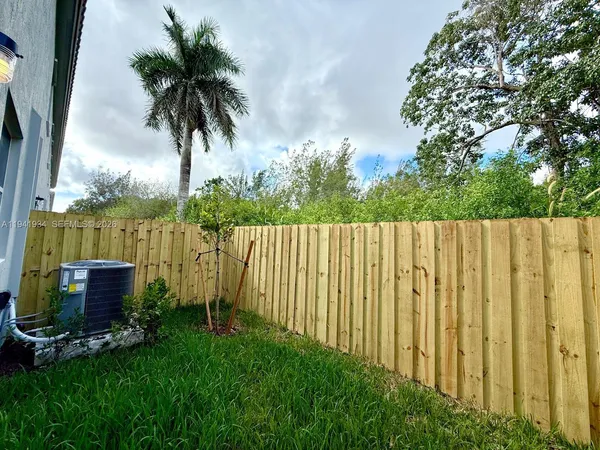 $2,400 | 234 Southeast 10th Court, Florida City, FL 33034