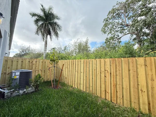 $2,400 | 234 Southeast 10th Court, Florida City, FL 33034