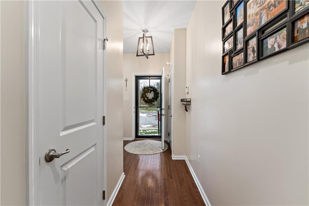 170 Arbor Trail Drive McKees Rocks, PA 15136 - Photo 3 of 28