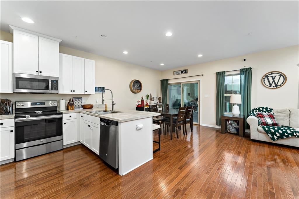 170 Arbor Trail Drive McKees Rocks, PA 15136 - Photo 5 of 28