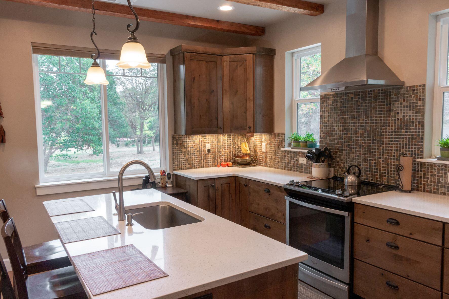 6852 Redstart Road Klamath Falls, OR 97601 - Photo 12 of 29 kitchen2