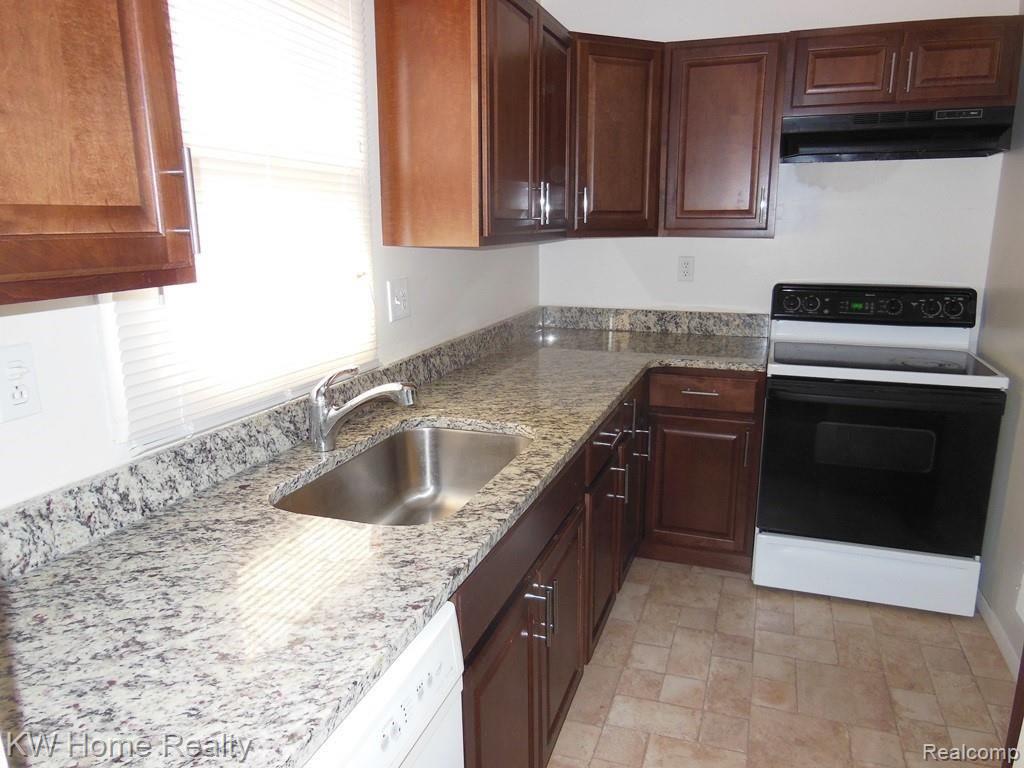 5075 Crooks Road, Unit 13 Royal Oak, MI 48073 - Photo 8 of 11