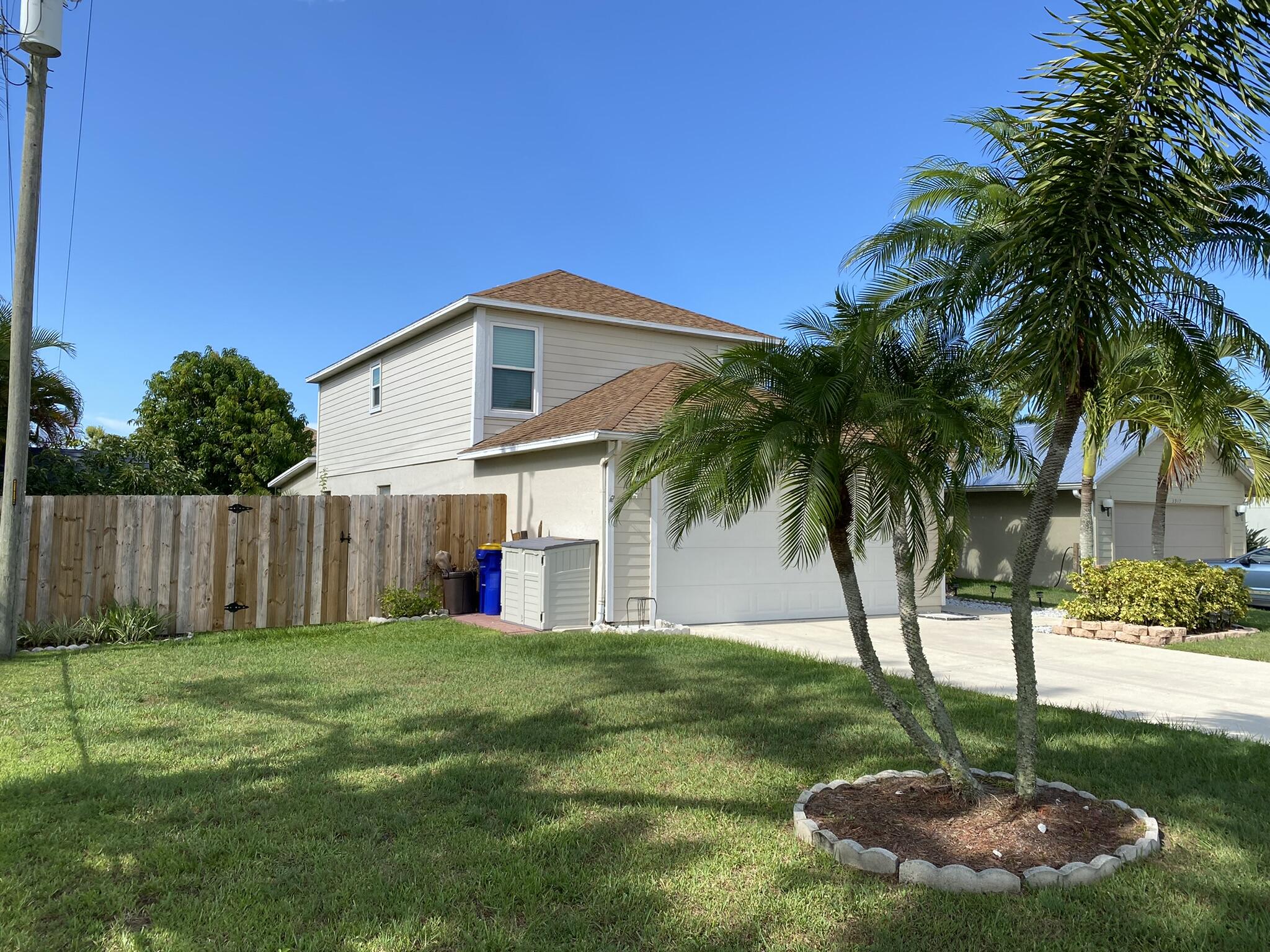 3905 Walnut Place Stuart, FL 34997 - Photo 4 of 29 IMG_0852