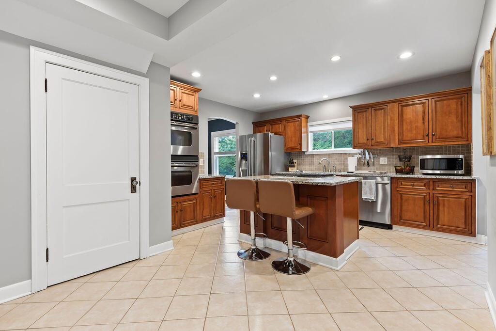 176 East Torrence Road Columbus, OH 43214 - Photo 22 of 64 Kitchen