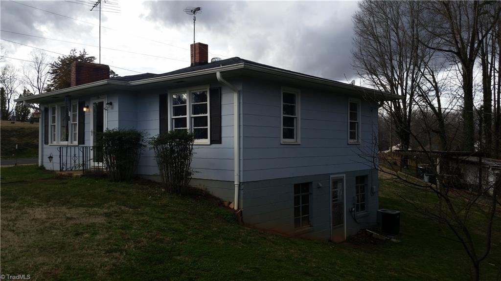 124 Cedarbrook Road Jonesville, NC 28642 - Photo 3 of 18 Gallery Image 3