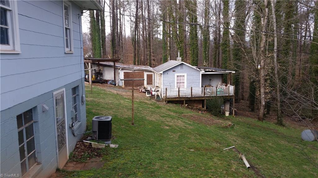 124 Cedarbrook Road Jonesville, NC 28642 - Photo 4 of 18 Gallery Image 4