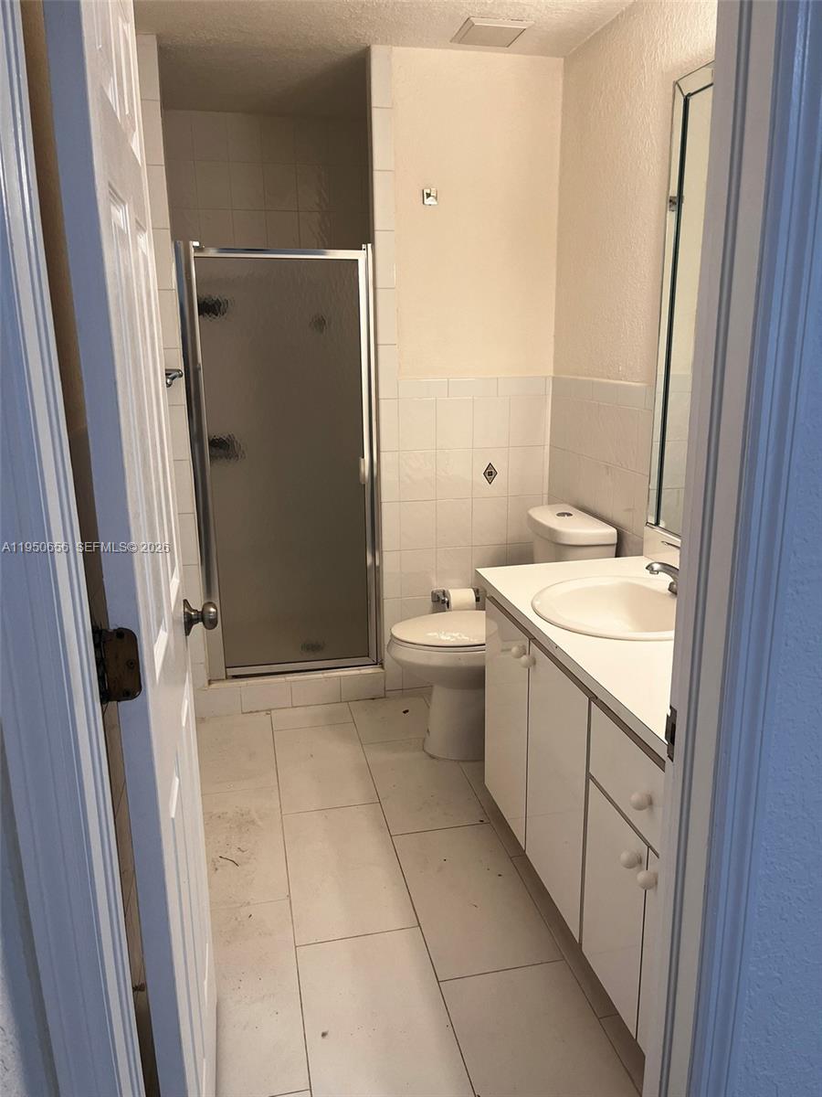 11773 Southwest 108th Lane Miami, FL 33186 - Photo 7 of 8 Master Bathroom