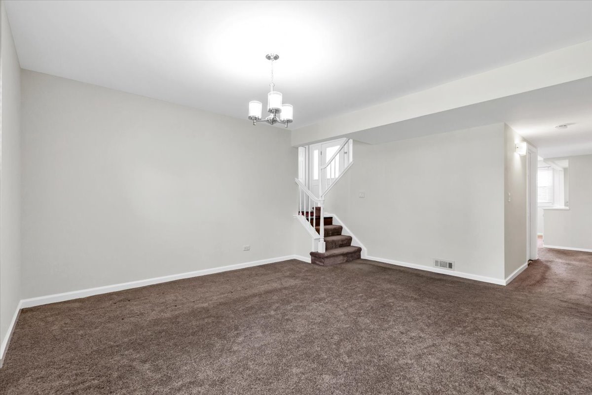 1820 Claremont Road Hoffman Estates, IL 60169 - Photo 20 of 33