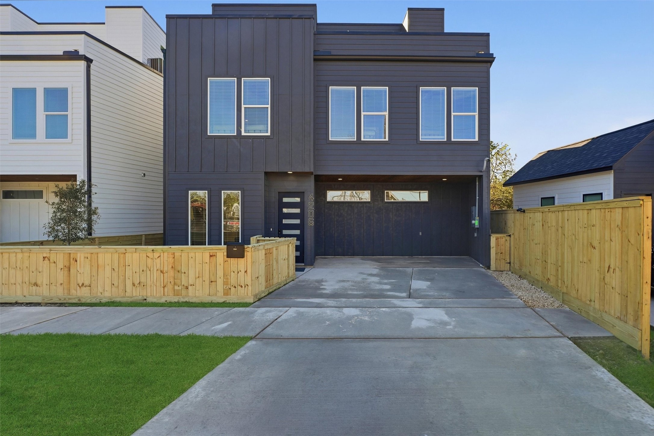 4206 Fox Street Houston, TX 77003 - Photo 6 of 29