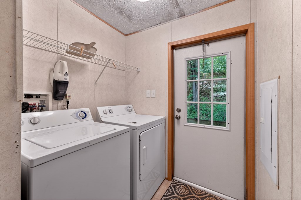 282 West Cherry Road Hayesville, NC 28904 - Photo 20 of 45 a utility room with dryer and washer