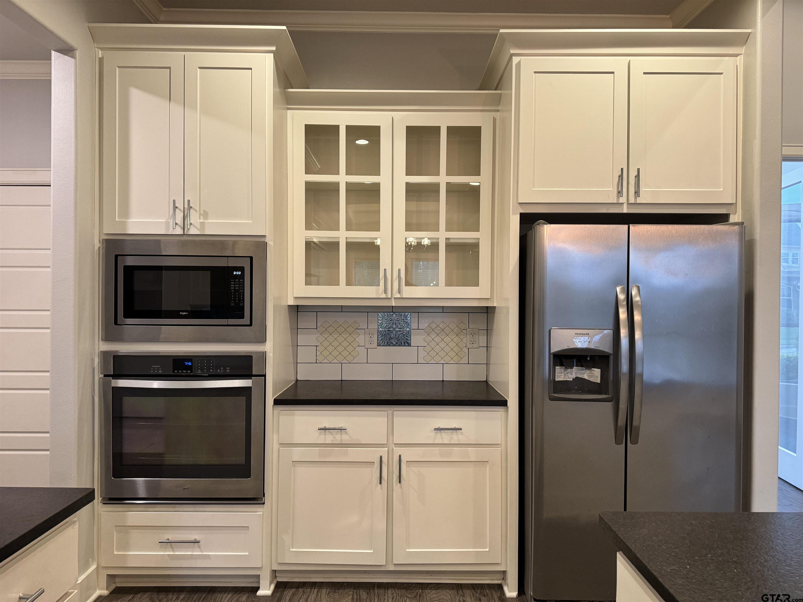 7315 Rolling Acres Place Tyler, TX 75707 - Photo 9 of 37 a kitchen with a refrigerator and a stove