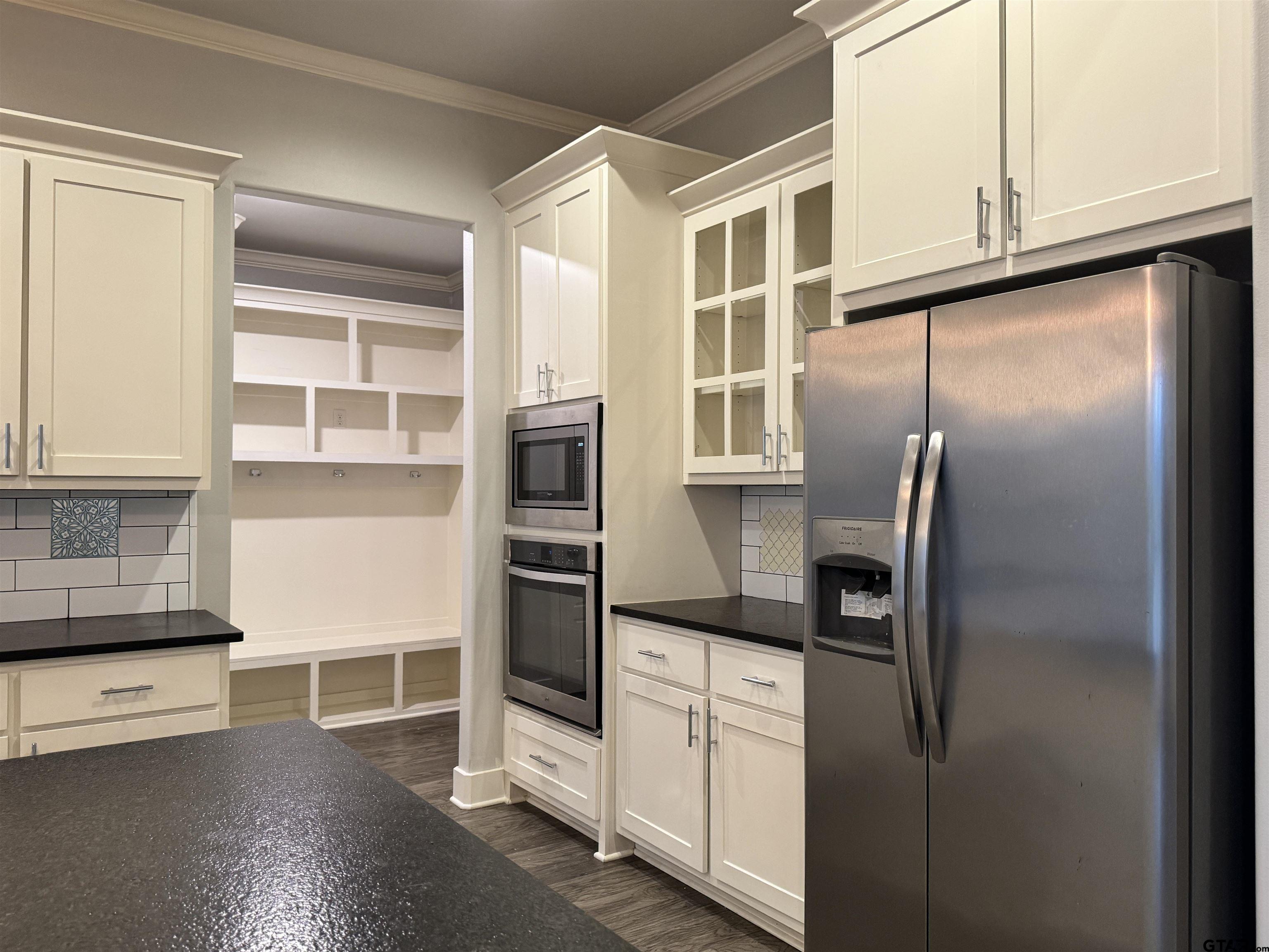 7315 Rolling Acres Place Tyler, TX 75707 - Photo 10 of 37 a kitchen with stainless steel appliances granite countertop a refrigerator and a stove