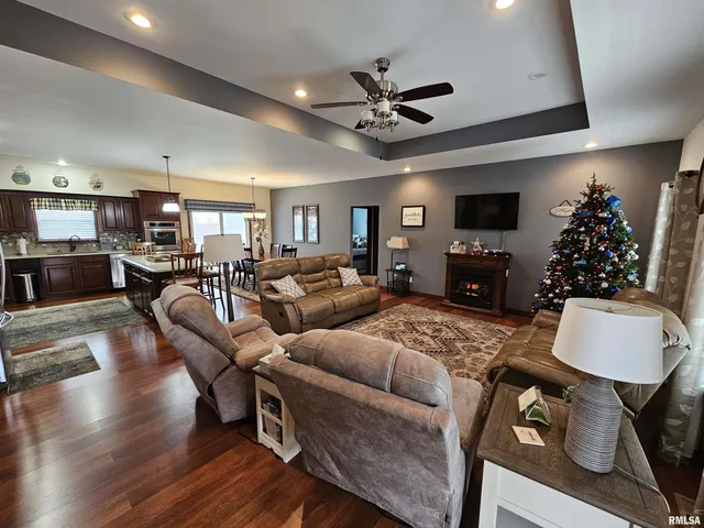 $349,500 | 10586 North Spring Garden Lane, Mount Vernon, IL 62864