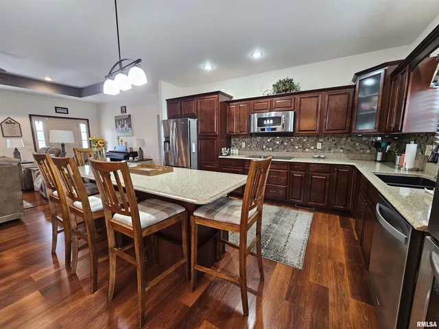 $349,500 | 10586 North Spring Garden Lane, Mount Vernon, IL 62864