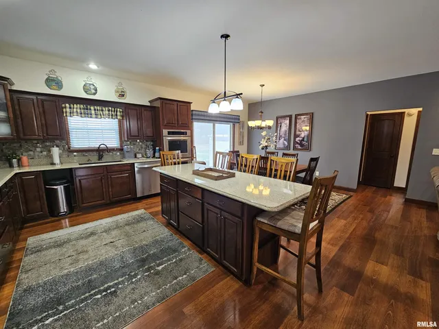 $349,500 | 10586 North Spring Garden Lane, Mount Vernon, IL 62864