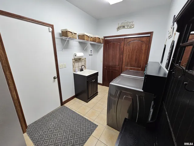 $349,500 | 10586 North Spring Garden Lane, Mount Vernon, IL 62864