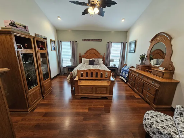 $349,500 | 10586 North Spring Garden Lane, Mount Vernon, IL 62864