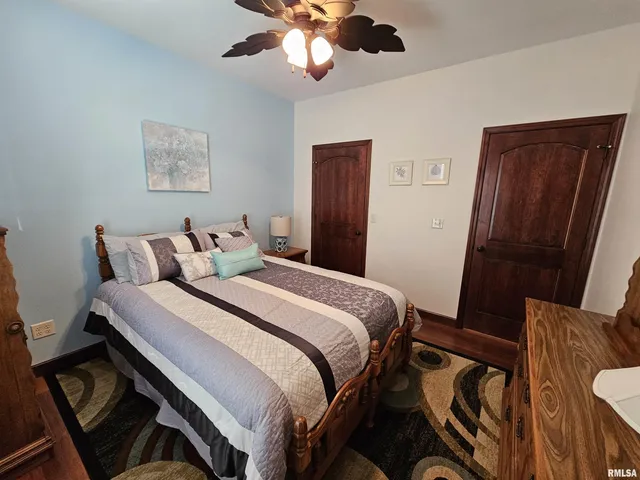 $349,500 | 10586 North Spring Garden Lane, Mount Vernon, IL 62864