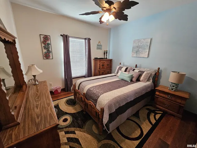 $349,500 | 10586 North Spring Garden Lane, Mount Vernon, IL 62864