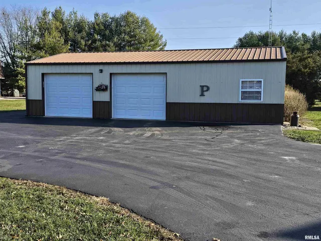 $349,500 | 10586 North Spring Garden Lane, Mount Vernon, IL 62864